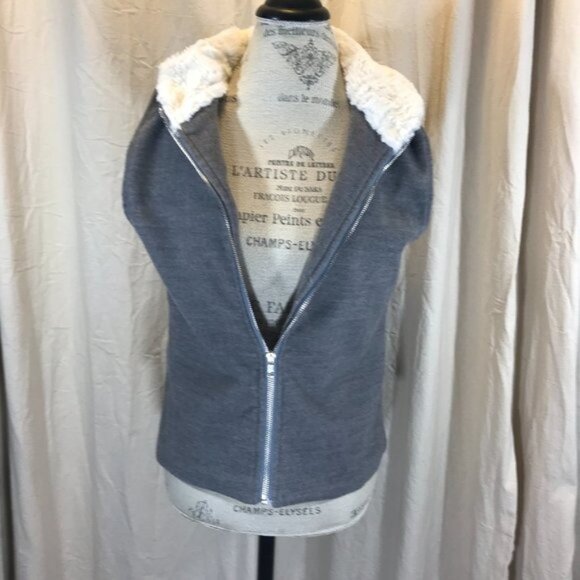 Double-Breasted Hooded Coat With Faux Fur Lining & Button Details Peacoat  nwot - Picture 12 of 14